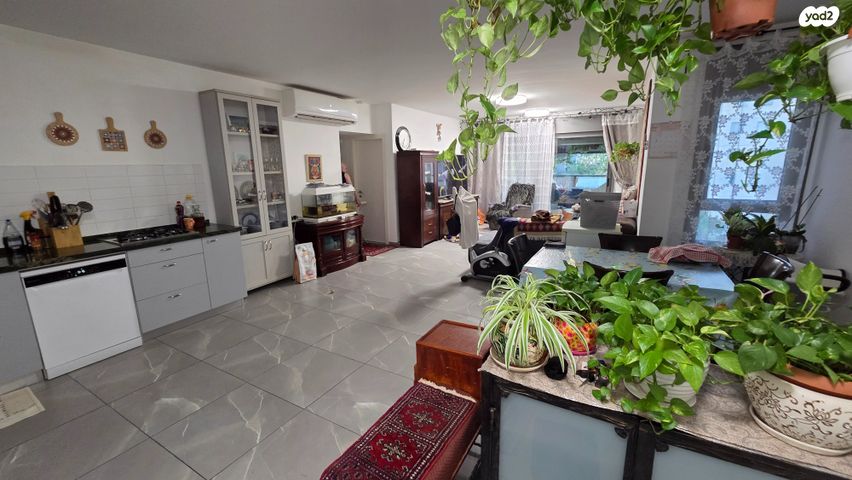 דירה, קלמן ביאלר, רחובות החדשה, רחובות