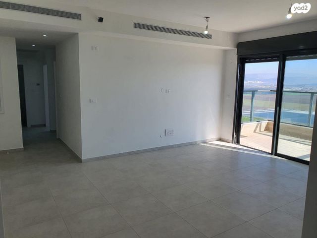 דירה, אריק אינשטיין, נאות אפק, אפקה, קרית ביאליק