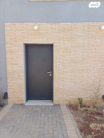 דו משפחתי, מעלה אפרים