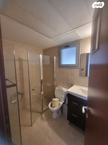 דירה, החורש 6, 2008, רעננה