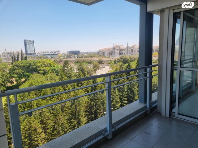 דירה, החורש 6, 2008, רעננה