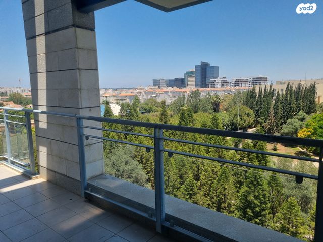 דירה, החורש 6, 2008, רעננה