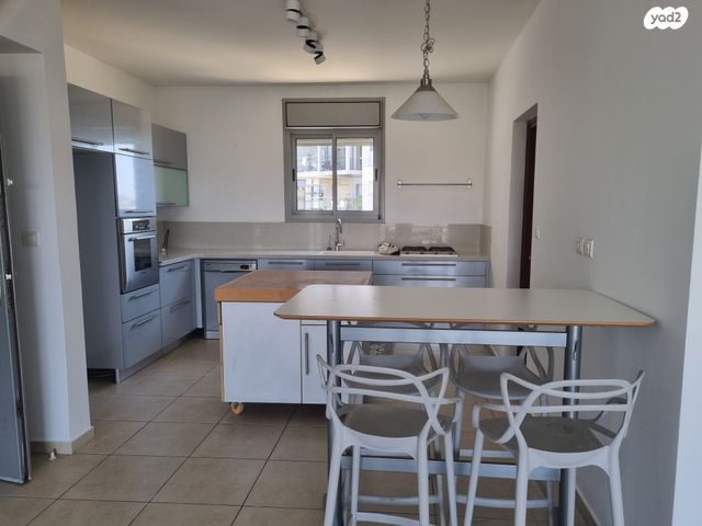 דירה, החורש 6, 2008, רעננה