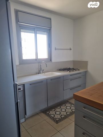 דירה, החורש 6, 2008, רעננה