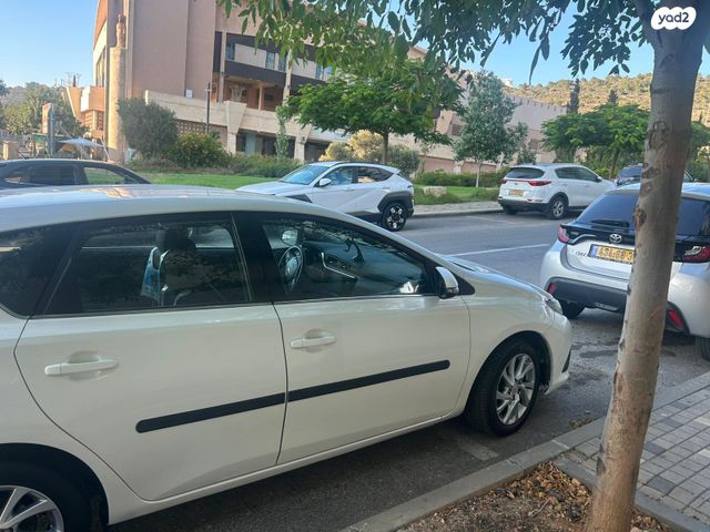 מודעת רכב טויוטה אוריס