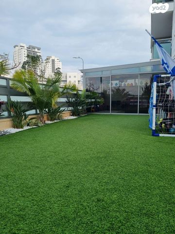 דירת גן, האגמית 1, החותרים, טירת כרמל