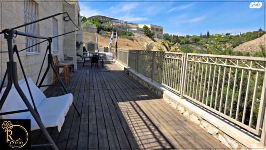 דירת גן, המצוק, נופי סלע, מעלה אדומים