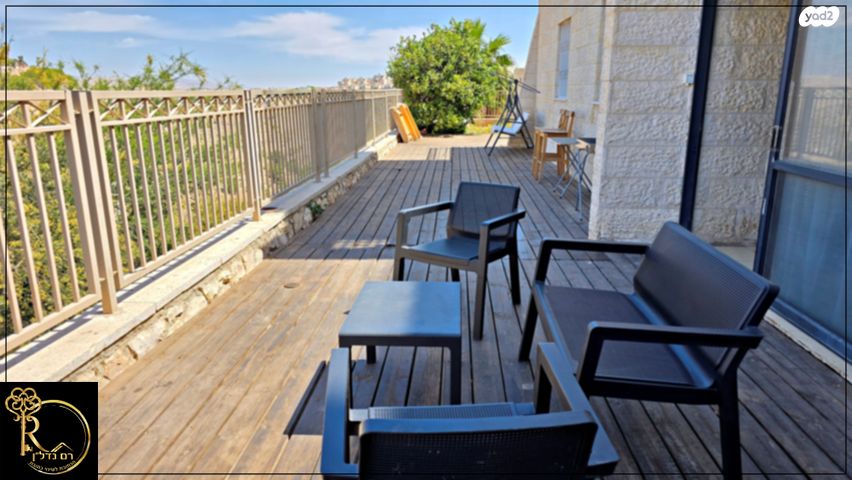 דירת גן, המצוק, נופי סלע, מעלה אדומים