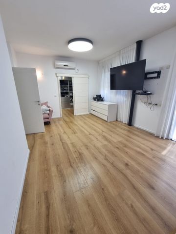 דו משפחתי, בית אריה / עופרים