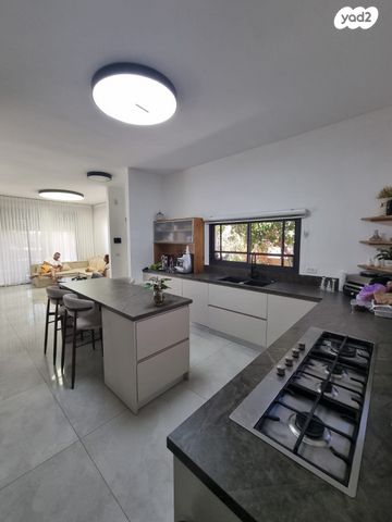 דו משפחתי, בית אריה / עופרים