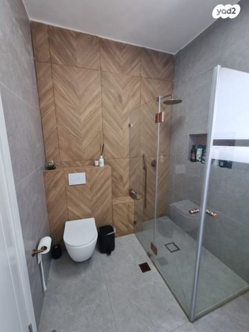 דו משפחתי, בית אריה / עופרים