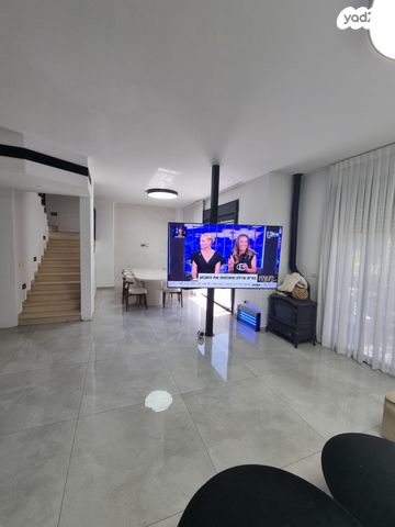 דו משפחתי, בית אריה / עופרים