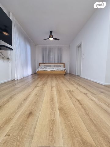 דו משפחתי, בית אריה / עופרים