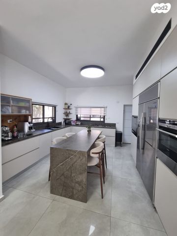 דו משפחתי, בית אריה / עופרים