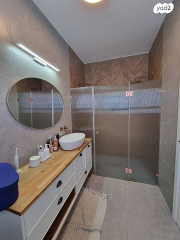 דו משפחתי, בית אריה / עופרים