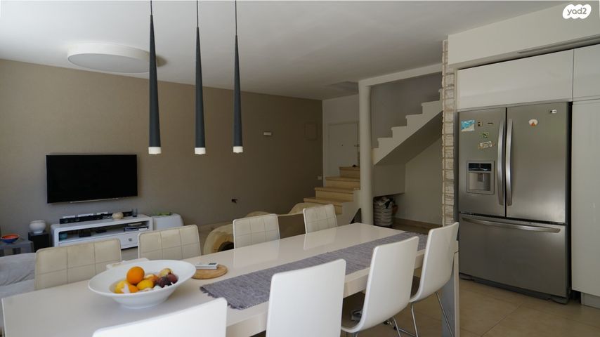 דו משפחתי, צור יגאל, כוכב יאיר / צור יגאל