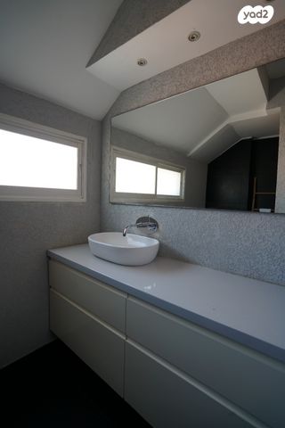 דו משפחתי, צור יגאל, כוכב יאיר / צור יגאל