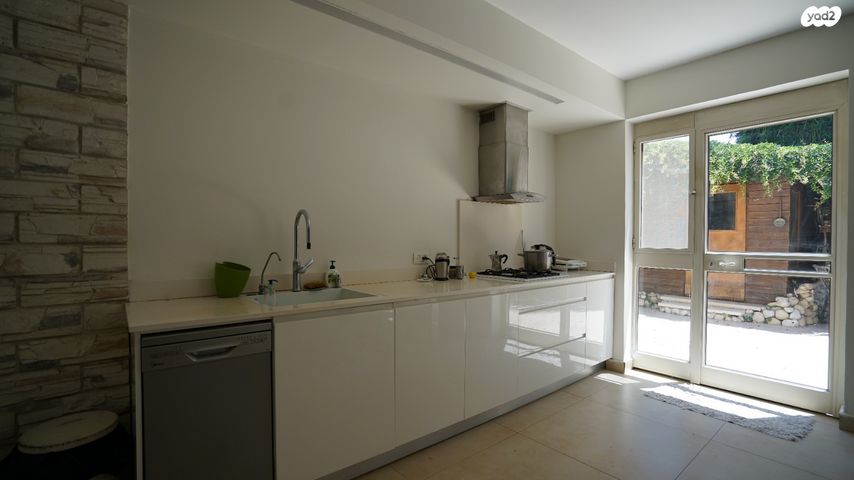 דו משפחתי, צור יגאל, כוכב יאיר / צור יגאל