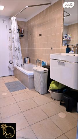 דירת גן, המצוק, נופי סלע, מעלה אדומים