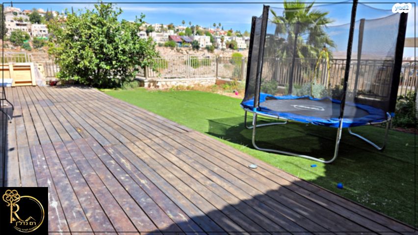 דירת גן, המצוק, נופי סלע, מעלה אדומים