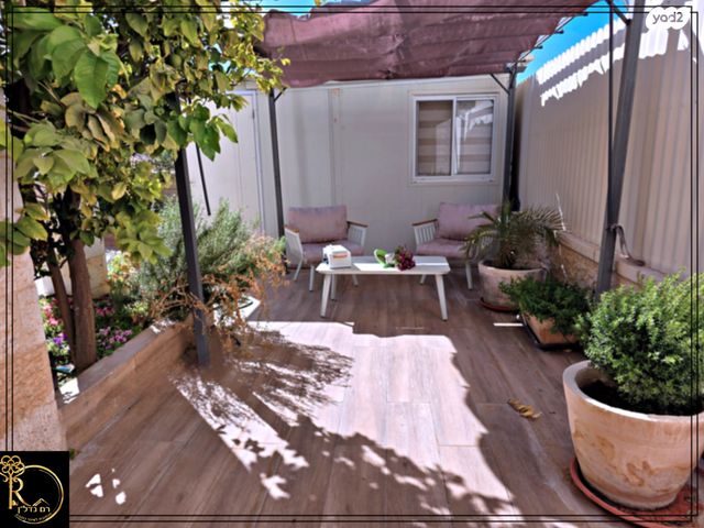 דירת גן, הגיר, נופי סלע, מעלה אדומים