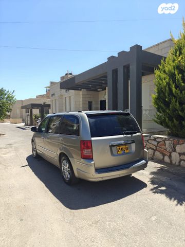 מודעת רכב קרייזלר גראנד וויאג'ר