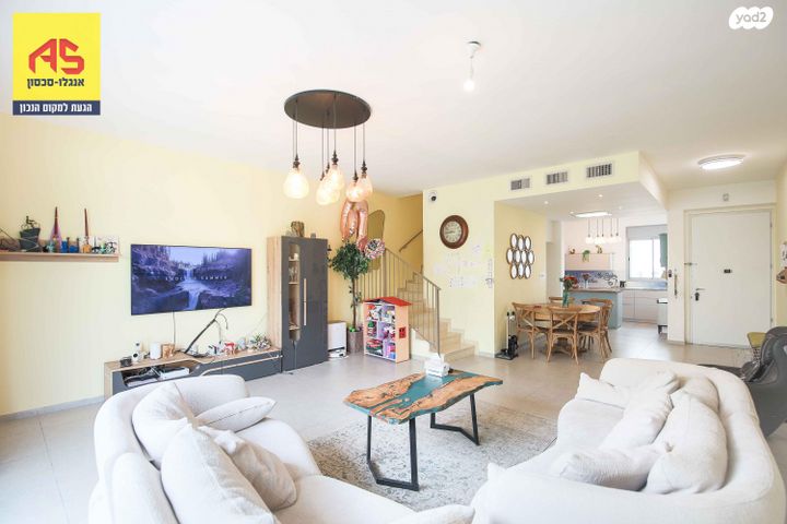 דו משפחתי, גולן, יובלים, פרדס חנה כרכור