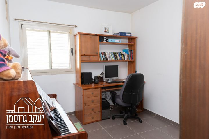 דירה, נחל אלכסנדר, צור יצחק, צור יצחק