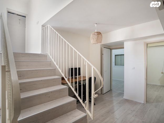 גג/ פנטהאוז, קדימה צורן