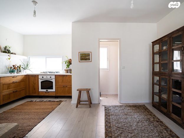 גג/ פנטהאוז, קדימה צורן