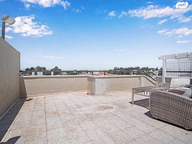 גג/ פנטהאוז, קדימה צורן