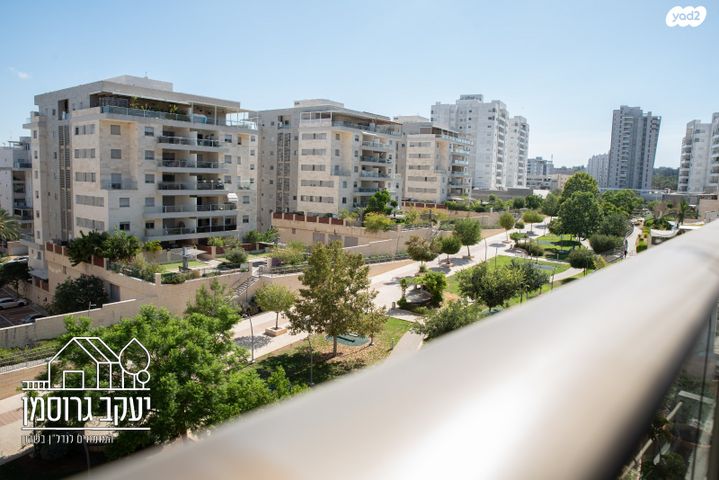 דירה, נחל אלכסנדר, צור יצחק, צור יצחק