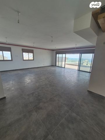 גג/ פנטהאוז, כבירים, חיפה