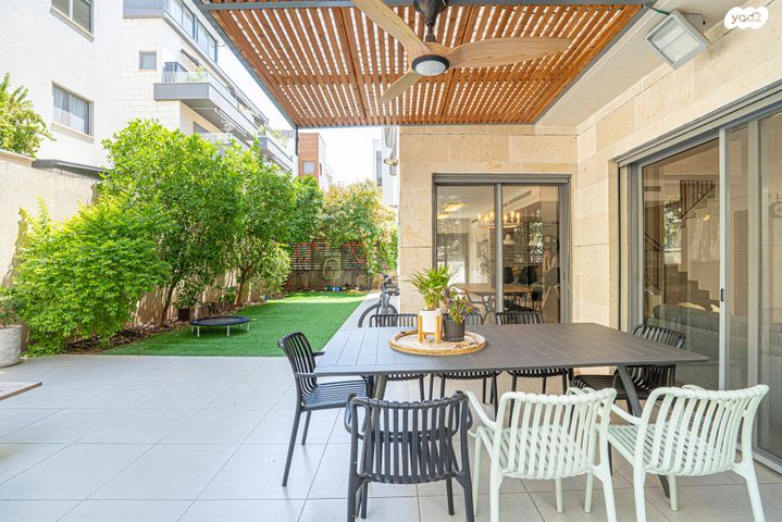 דירת גן, מתחם גרינברג, הוד השרון