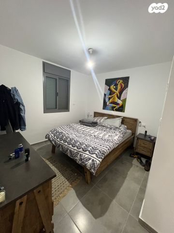 גג/ פנטהאוז, נתיבות מערב, נתיבות