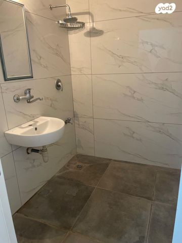 דירה, עליזה יאנסן, שז"ר, אור עקיבא