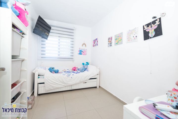 דירת גן, נלי זקס, פסגות אפק, ראש העין