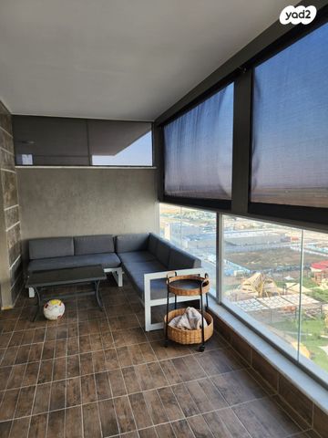 גג/ פנטהאוז, נתיבות מערב, נתיבות