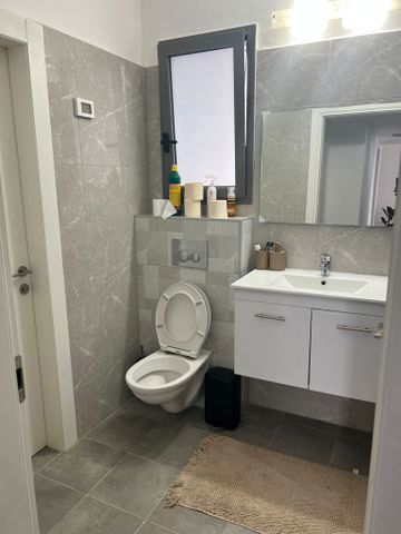 גג/ פנטהאוז, נתיבות מערב, נתיבות