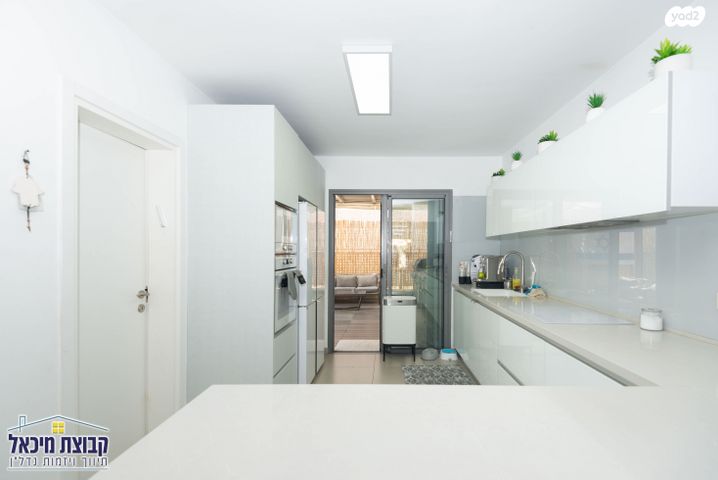 דירת גן, נלי זקס, פסגות אפק, ראש העין