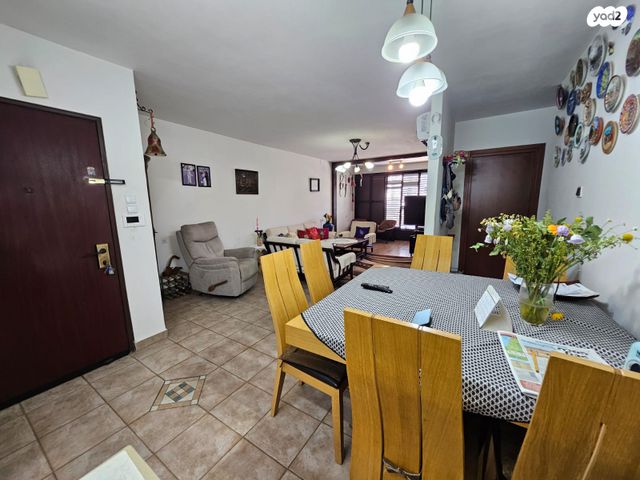 דירה, גיורא יוספטל, גיורא, רמלה