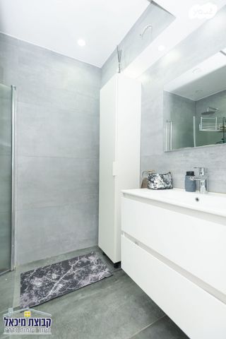 דירת גן, נלי זקס, פסגות אפק, ראש העין