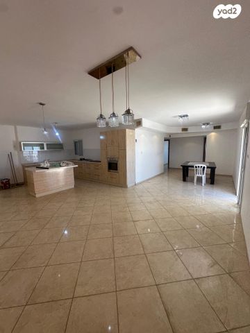 גג/ פנטהאוז, קרית מלאכי