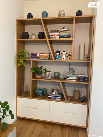 דו משפחתי, תל מונד