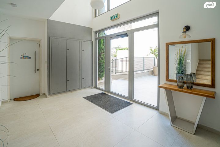 דירת גן, מתחם גרינברג, הוד השרון