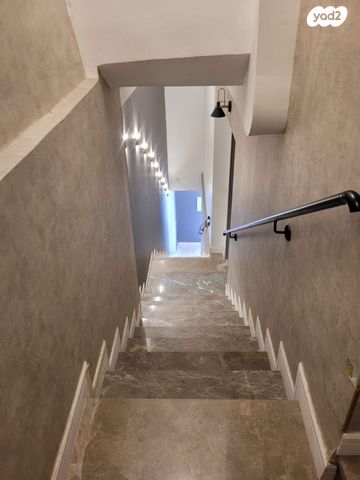 בניין מגורים, אגריפס, מחנה יהודה - לב העיר, ירושלים