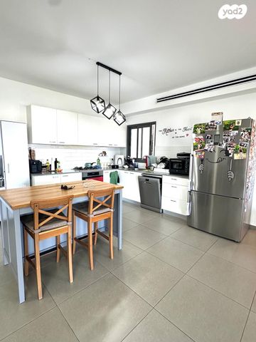 דירה, אלישע הנביא, הנביאים, מודיעין מכבים רעות