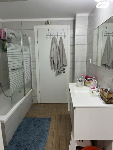 דירה, צור יצחק, צור יצחק