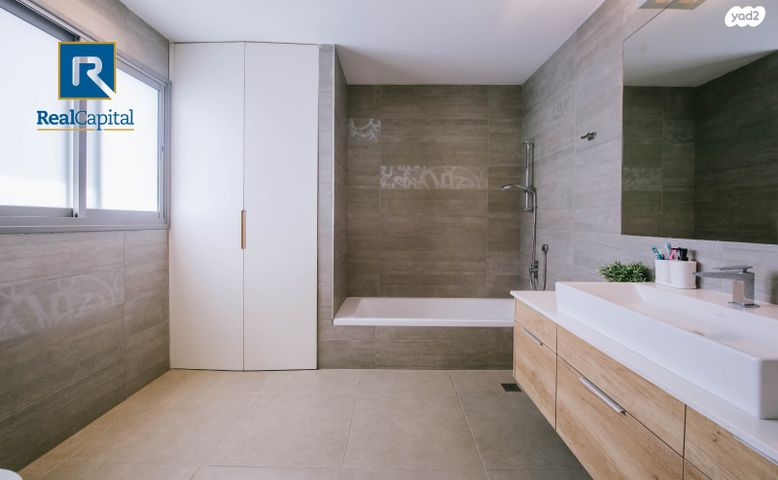 גג/ פנטהאוז, חובות הלבבות, הרצליה