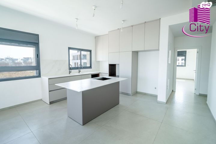 גג/ פנטהאוז, מודיעין מכבים רעות